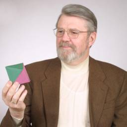 Foto 2007: mit Oktaeder, der Vollendung des Dezimalsystems